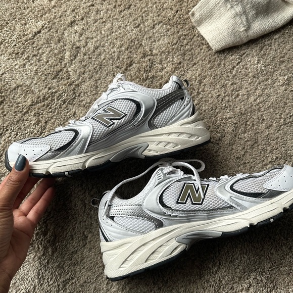 New Balance 530 - Women's Silver/Black/White size 9 - Picture 5 of 7